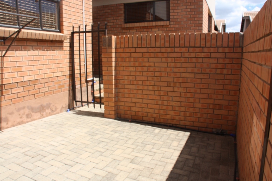 1 Bedroom Property for Sale in Langenhovenpark Free State